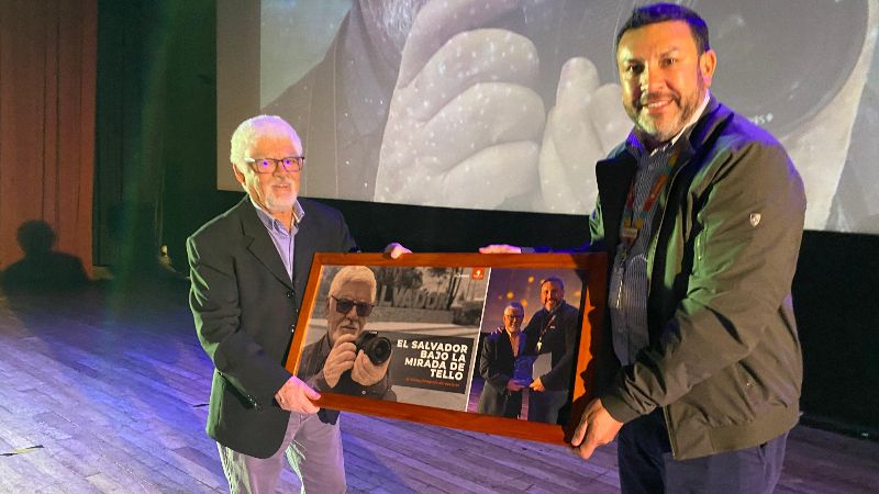 Codelco rescata legado fotográfico de Tellito en nuevo libro